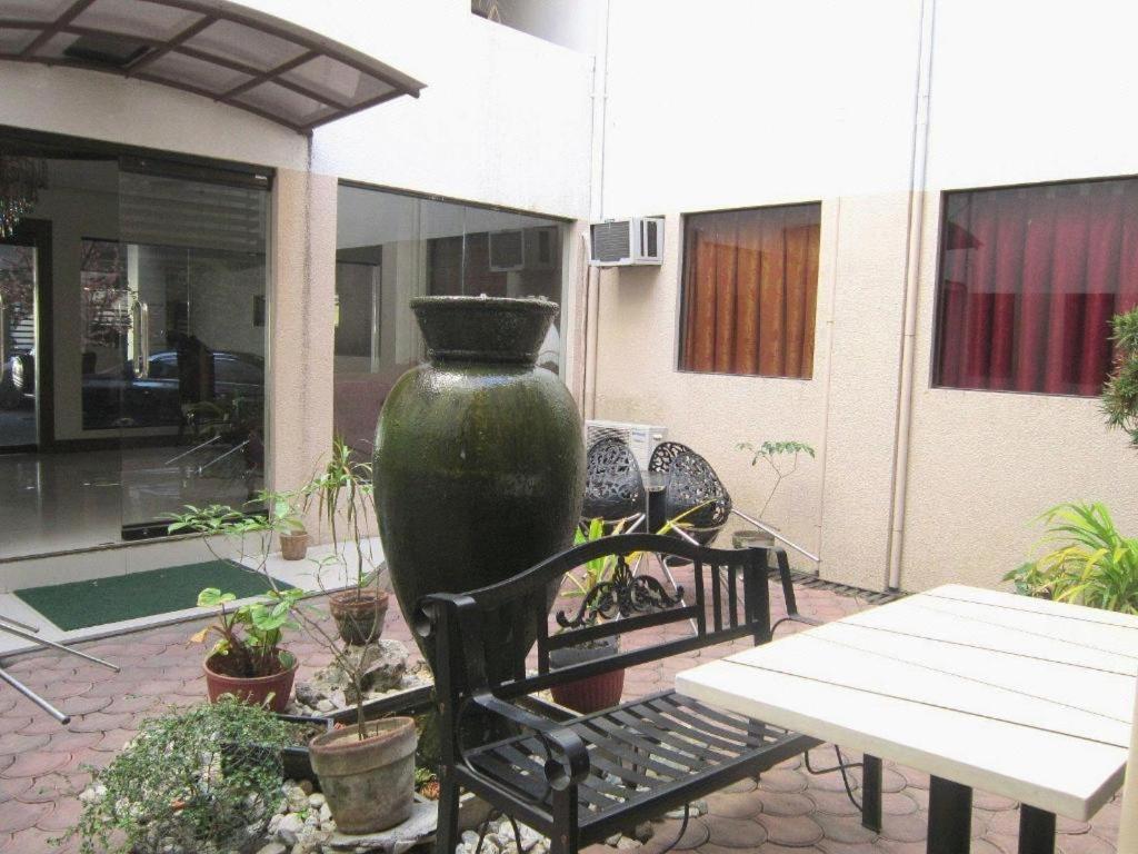 Rich Manor Pension House Cagayan de Oro Exteriör bild